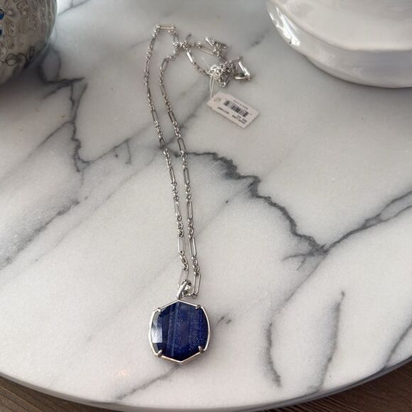 NWT Kendra Scott DAVIS LARGE LONG
PENDANT NECKLACE - Picture 2 of 4